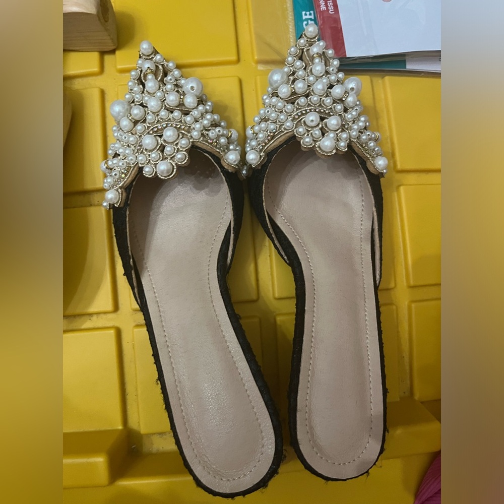 Heeled mules with lace detail on sides and pearl detail on top